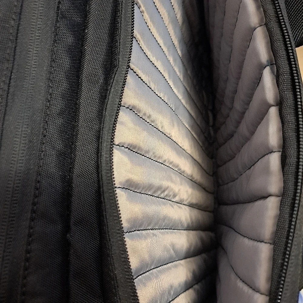 Brenthaven Elliott Deluxe Laptop & Tablet Messenger Bag